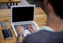 Cum să știi dacă cineva a căutat informații despre tine pe Google