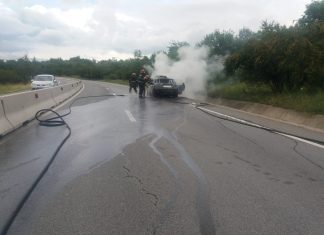 Autoturism în flăcări, la Valea Mare