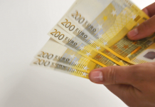 Două persoane din Olt, prinse în flagrant delict în timp ce ofereau 200 de euro mită unor polițiști