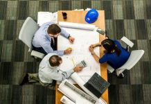 Codul Muncii, modificat din nou. Ce se întâmplă cu vechimea angajaților, dacă angajatorul intră în faliment