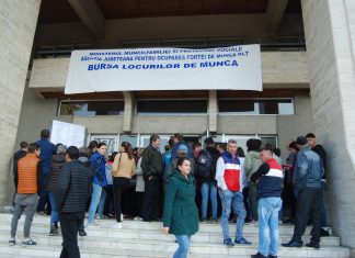 Mai multe persoane trecute de 40 de ani, decât tineri, la Bursa pentru absolvenți