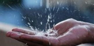 Efectele nebanuite ale terapiei cu apa! Apa calda, apa minune in cazuri de insomnie, probleme circulatorii sau picioare reci