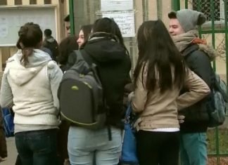 Elevi şi părinţi din Olt, lăsaţi fără alocaţii. Vezi motivul