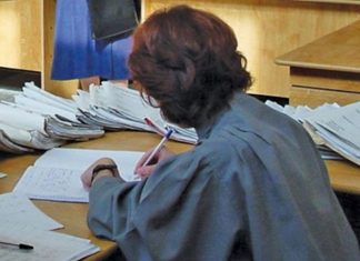 Foştii grefieri din Olt, pensii de patru ori mai mici decât foştii magistraţi