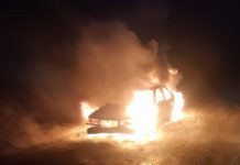 Autoturism în flăcări