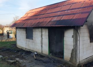 Casă făcută scrum, în plină iarnă