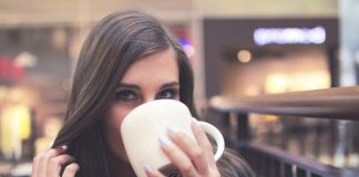 Băutura care face minuni în corp. Scade colesterolul, curăță ficatul și colonul