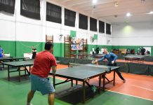 Sportivi printre pompieri