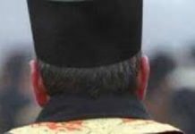 Preotul care cere bani pentru înmormântare riscă să-şi piardă parohia
