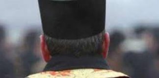 Preotul care cere bani pentru înmormântare riscă să-şi piardă parohia