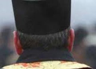 Preotul care cere bani pentru înmormântare riscă să-şi piardă parohia