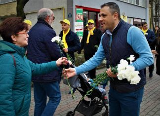 Flori de Ziua Femeii, din partea PNL Olt