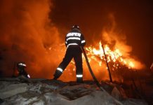 Clădire de pe strada Nicolae Bălcescu, din Slatina, în flăcări