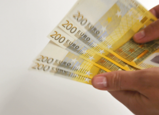 Incredibil! Cât a câștigat un oltean care lucrează în străinătate într-un an