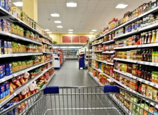 Un supermarket din Slatina a fost amendat, pentru că vindea produse expirate