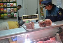 Drojdie, cafea și țigarete, confiscate de polițiști de la magazine din Vulpeni și Bobicești