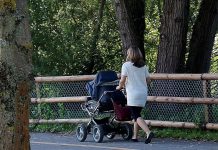 GCS: Părinții pot scoate copiii la plimbare