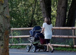 GCS: Părinții pot scoate copiii la plimbare