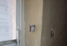 Au început să fure recipientele cu dezinfectant din scările blocurilor din Corabia