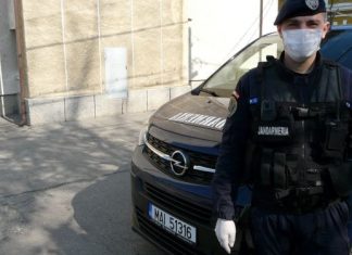 Jandarmii olteni, cu ochii pe cei care nu poartă masca de protecție