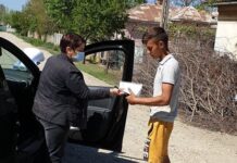 Măști împărțite localnicilor și la Scărișoara