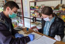 O societate din Bălteni, prinsă de oamenii legii în timp ce comercializa băuturi spirtoase şi ţigări, fără timbru fiscal