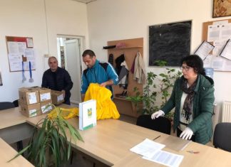 52 de elevi din două comune din județ au primit tablete cu internet