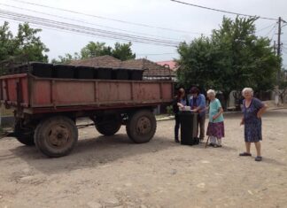 Pubele de gunoi, distribuite gratuit locuitorilor din Corabia