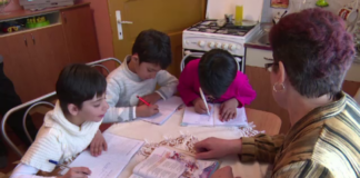 Patru asistenți maternali din Olt bat recordul la numărul de copii luați în îngrijire