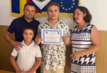 Primarul din Vitomirești l-a premiat pe singurul elev din comună care a luat 10 la Evaluarea Națională