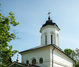 Preoții Bisericii Adormirea Maicii Domnului, târg caritabil pentru Alessia