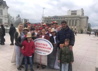 Ansamblul ZESTREA POBORANILOR, la preselecția concursului ROMÂNII AU TALENT