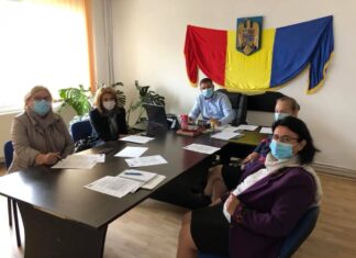 Elevii din Scornicești vor primi tablete conectate la internet