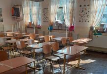LISTA. Mai multe clase de la școli din județ au trecut în online