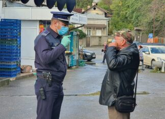 Oamenii legii, cu ochii pe oltenii fără mască de protecție