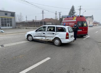 Slatina: accident, două mașini implicate