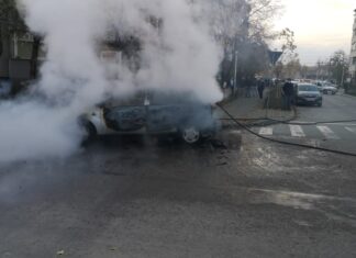 Slatina: mașina în flăcări
