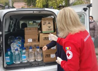 Crucea Roșie: Mănuși, măști, dezinfectant și ciocolată pentru spitalele din Slatina și Caracal