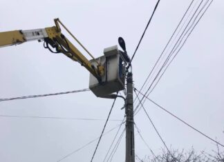 Scornicești: Lămpile de iluminat stradal sunt schimbate