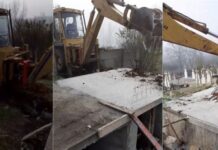 Imagini șocante în Olt! Un preot a dărâmat cu excavatorul un cavou