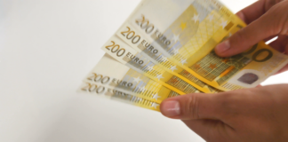 INCREDIBIL! CÂT A CÂȘTIGAT UN OLTEAN CARE LUCREAZĂ ÎN STRĂINĂTATE ÎNTR-UN AN