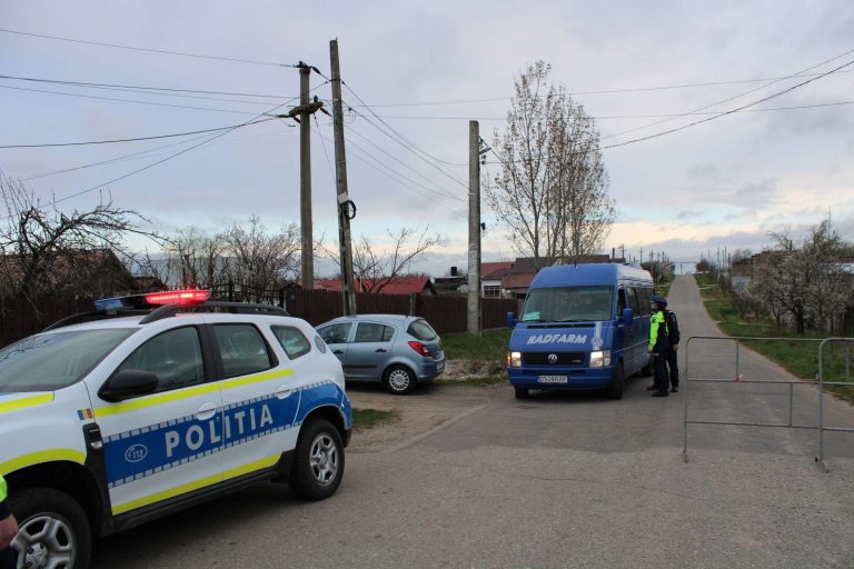 Jandarmii și polițiștii olteni, pe poziție în localitatea carantinată Drăghiceni