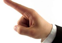 OAMENII ARATĂ CU DEGETUL CĂTRE PREFECTURĂ, GARDA DE MEDIU, POLIȚIE, SALUBRIS…!