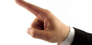 OAMENII ARATĂ CU DEGETUL CĂTRE PREFECTURĂ, GARDA DE MEDIU, POLIȚIE, SALUBRIS…!