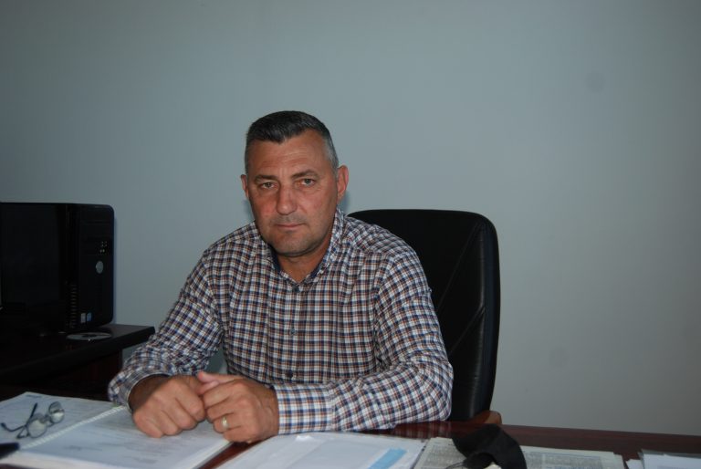 Primarul din Potcoava arată cu degetul către alții: „În Slatina se colectează selectiv? Luați-l întâi pe Moț și după aceea vă dau și eu un răspuns oficial. Să văd ce vă răspunde Moț?”