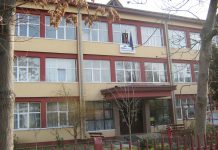 Slatina: O fetiţă de 12 ani, dată afară de la oră, pentru că nu purta masca corect