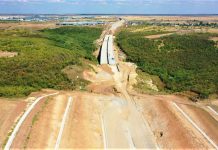 Premierul Ciucă și Grindeanu, vizită la Scornicești, pe șantierul Drumului Expres Craiova-Pitești