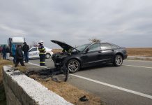 VIDEO. O femeie din Găneasa a ajuns la UPU Slatina, după ce a intrat cu mașina într-un cap de pod, între Jitaru și Valea Mare