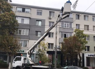 A început instalarea ornamentelor pentru Crăciun, în Slatina