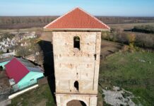 Acoperişul Turnului de la Hotărani, monument istoric, restaurat